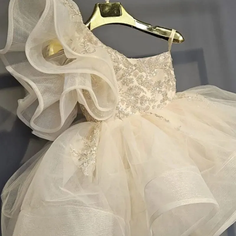 Baby One-Year-Old Host Dress Single Shoulder Strap Princess Dress Flower Girl Wedding Little Girl Birthday Piano Performance Dre
Baby One-Year-Old Host Dress Single Shoulder Strap Princess Dress Flower Girl Wedding Little Girl Birthday Piano Performance Dre