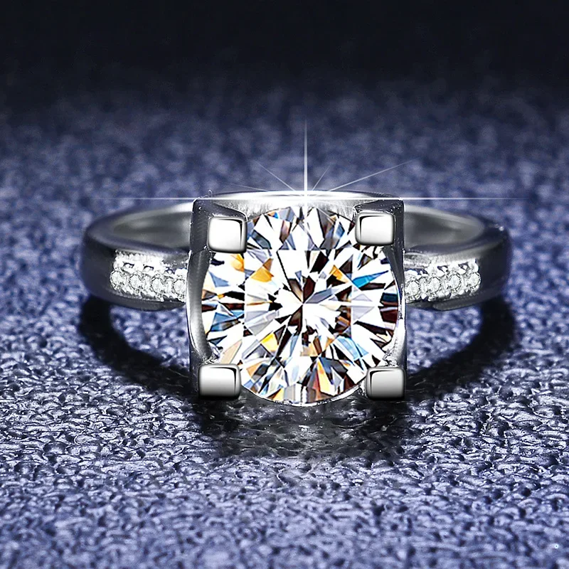 18K Gold Inlaid Moissanite PT950 Platinum High-end 18K Women's Wedding Ring, Small Waist Cow Head Engagement VVS1 Clarity Ring
18K Gold Inlaid Moissanite PT950 Platinum High-end 18K Women's Wedding Ring, Small Waist Cow Head Engagement VVS1 Clarity Ring