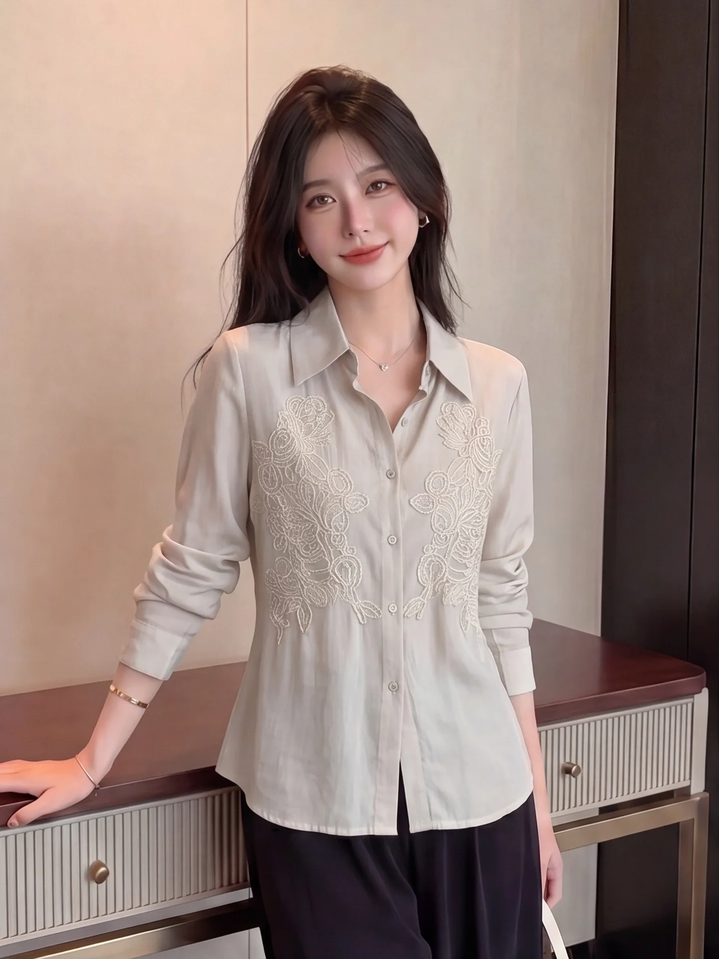 Elegant Embroidered Long Sleeve Shirt Women's Fashion Summer New Lightweight Sun Protection Loose Fit Shirt Tea Milk Color
Elegant Embroidered Long Sleeve Shirt Women's Fashion Summer New Lightweight Sun Protection Loose Fit Shirt Tea Milk Color