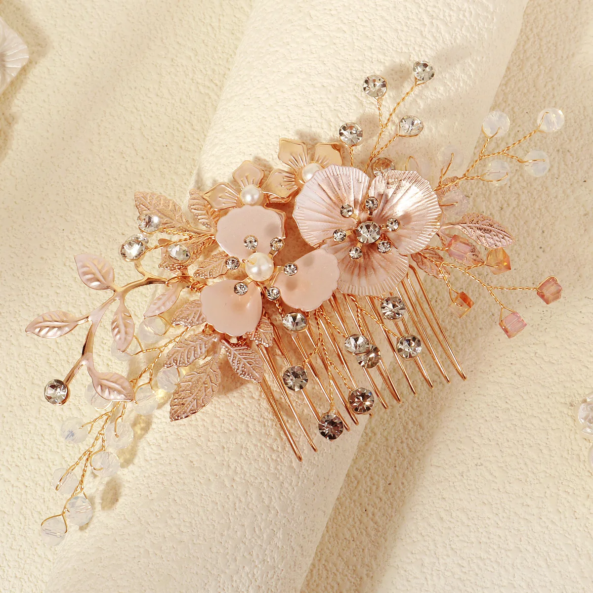 Свадебная расческа для волос с золотым листом и цветком, заколка для волос с жемчугом и кристаллами, украшения для праздничной вечеринки, аксессуары для волос, подарки подружке невесты
Свадебная расческа для волос с золотым листом и цветком, заколка для волос с жемчугом и кристаллами, украшения для праздничной вечеринки, аксессуары для волос, подарки подружке невесты