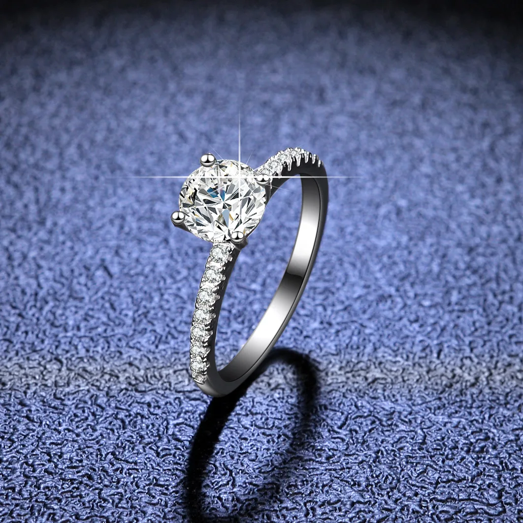 S925 Pure Silver Four Claw Ring, Moissanite Ring, Women's 1-carat Wedding Ring, Classic Open-end Ring
S925 Pure Silver Four Claw Ring, Moissanite Ring, Women's 1-carat Wedding Ring, Classic Open-end Ring