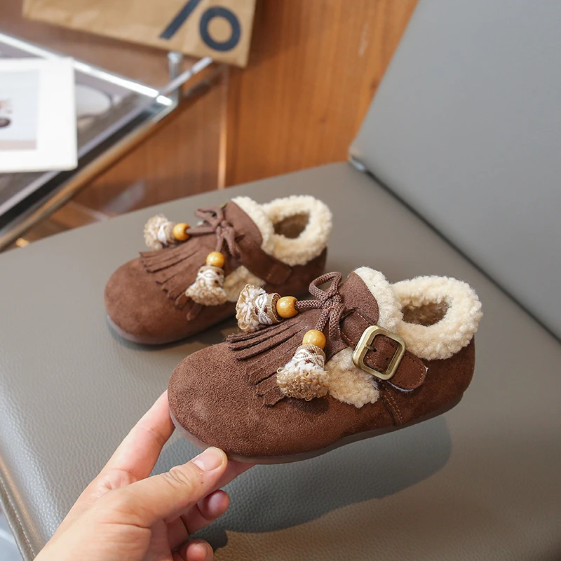 2025 г., детская повседневная хлопковая обувь для девочек, новая зимняя модная нескользящая универсальная теплая обувь в корейском стиле с мягкой подошвой в стиле ретро
2025 г., детская повседневная хлопковая обувь для девочек, новая зимняя модная нескользящая универсальная теплая обувь в корейском стиле с мягкой подошвой в стиле ретро