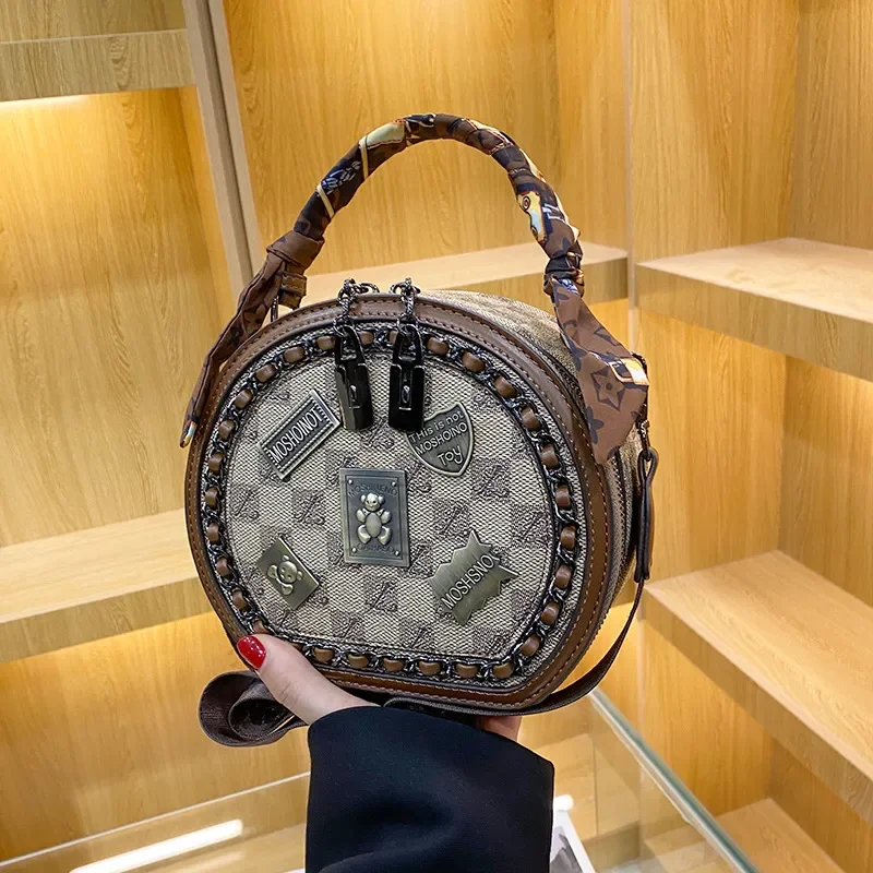 Free shipping designer bags Luxury Bags Fashionable metal patch Bear metal brand small round bag with exquisite patterns
Free shipping designer bags Luxury Bags Fashionable metal patch Bear metal brand small round bag with exquisite patterns