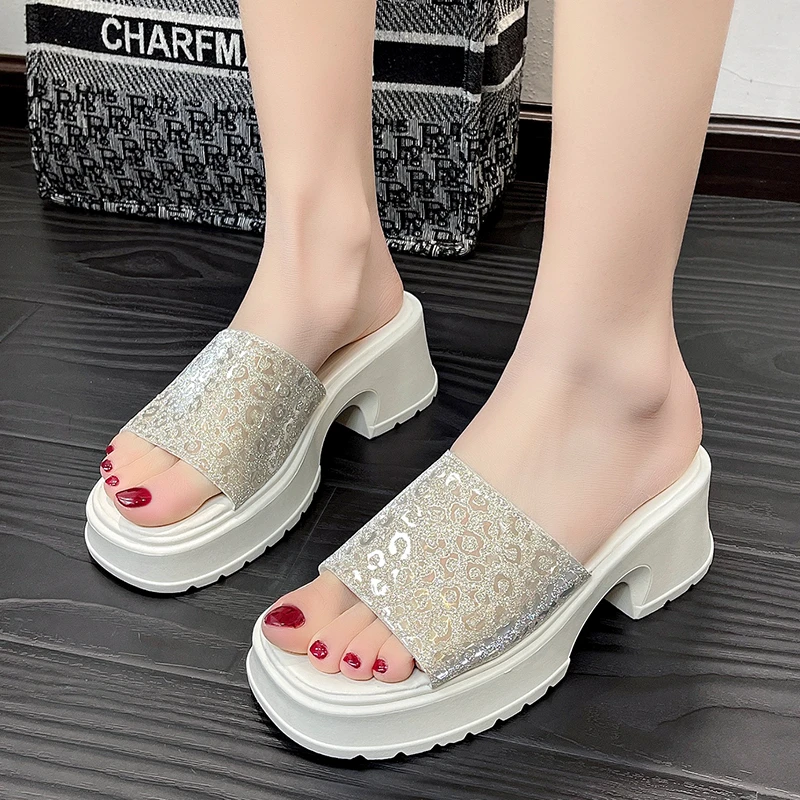 2023 Ladies Summer Slippers Fashion Middle Heel Thick Bottom Ladies Slope Heel Slippers Casual Ladies Shoes Versatile Slippers
2023 Ladies Summer Slippers Fashion Middle Heel Thick Bottom Ladies Slope Heel Slippers Casual Ladies Shoes Versatile Slippers