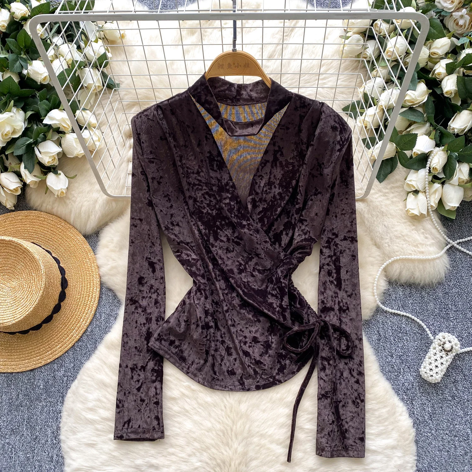 Sexy V-neck long sleeve velour slim Tanks Chic Women Party Top Y2k High Street women clothing
Sexy V-neck long sleeve velour slim Tanks Chic Women Party Top Y2k High Street women clothing