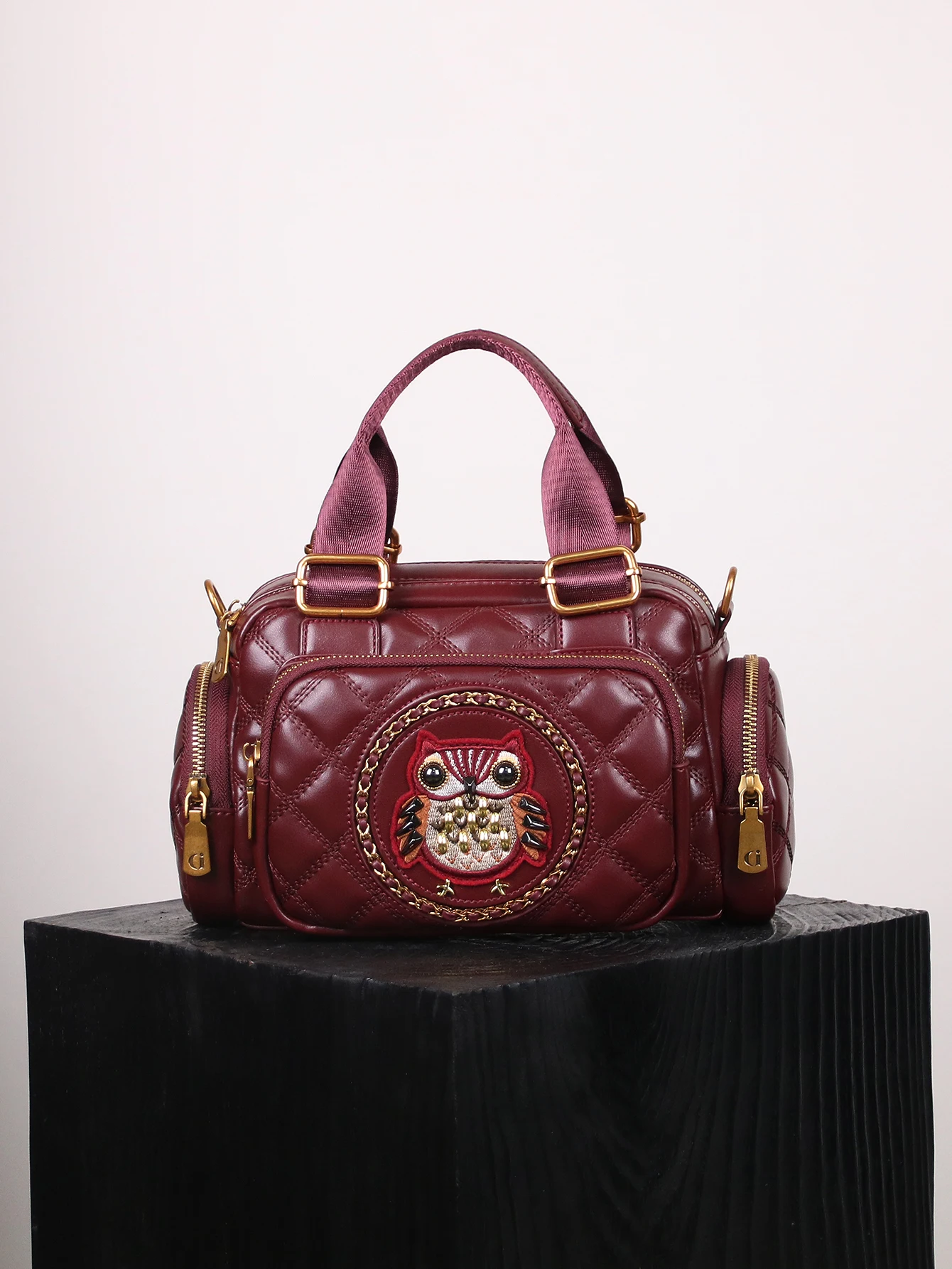 Модная новая женская сумка 2025 года, элегантная высококачественная нишевая сумка в стиле ретро с совой, большая вместительная сумка для пригородных поездок, темперамент
Модная новая женская сумка 2025 года, элегантная высококачественная нишевая сумка в стиле ретро с совой, большая вместительная сумка для пригородных поездок, темперамент