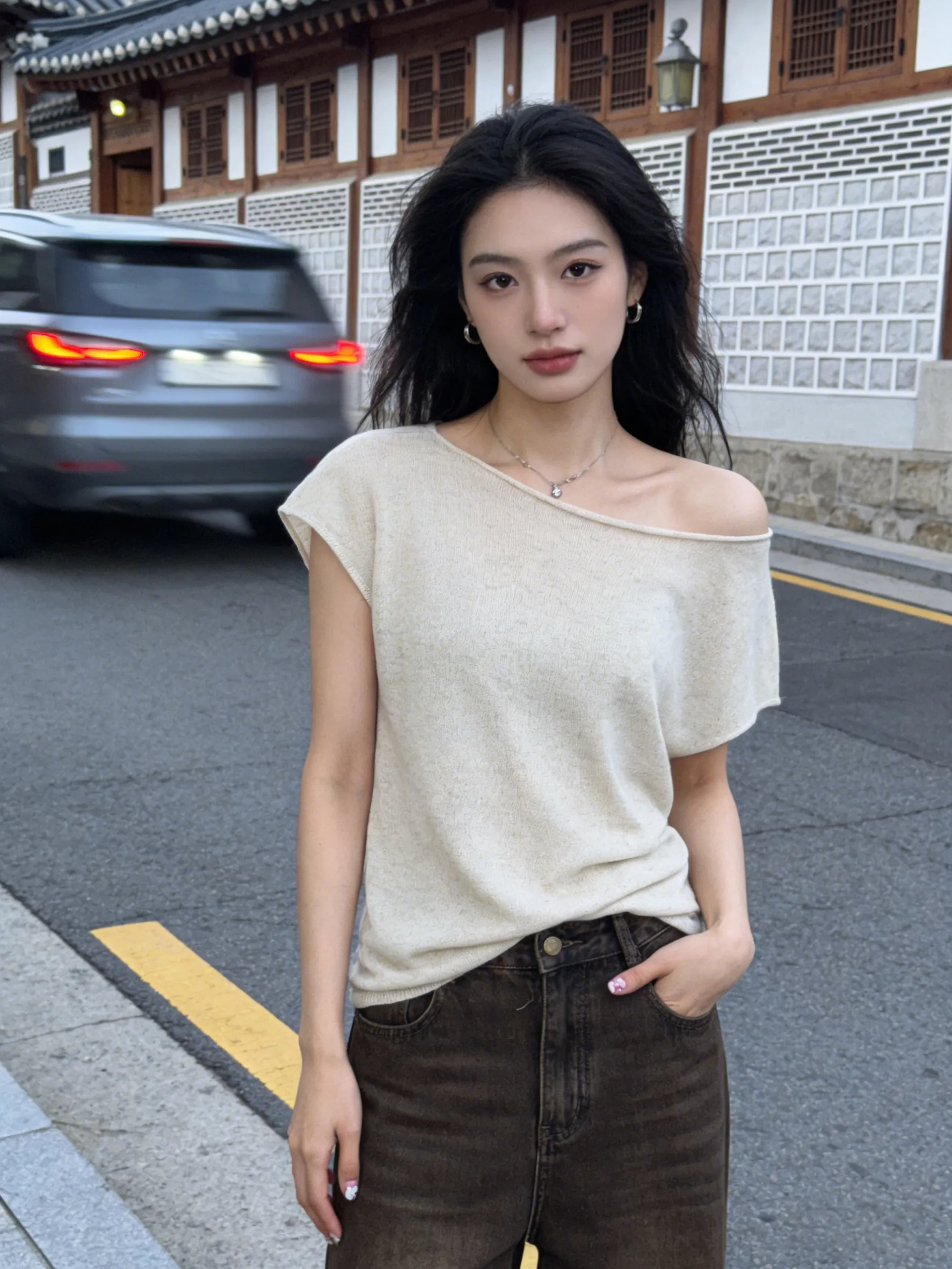 Unique Beautiful Short Sleeve Knitted Top Women's Fashion 2026 New Korean Style Simple Thin Slimming Top Straight Tube Type
Unique Beautiful Short Sleeve Knitted Top Women's Fashion 2026 New Korean Style Simple Thin Slimming Top Straight Tube Type