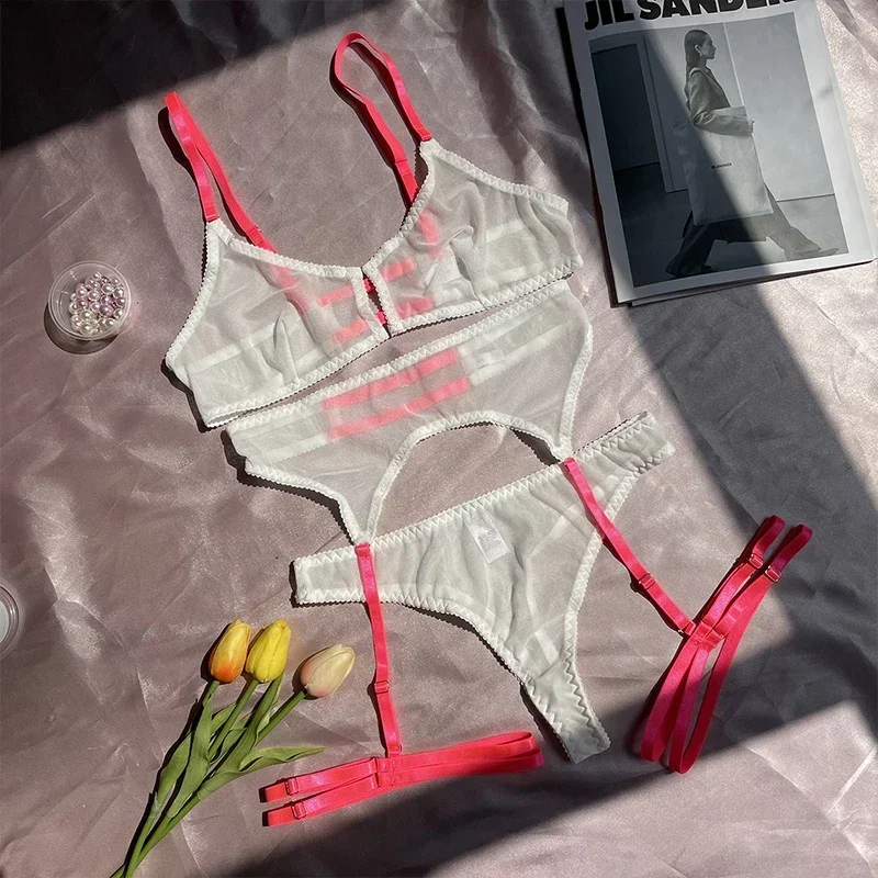 Sexy Women's Underwear Set Transparent Three Piece Bra And Underwear Set Garter Belt Exotic Mesh Mesh Underwear Sleepwear Set
Sexy Women's Underwear Set Transparent Three Piece Bra And Underwear Set Garter Belt Exotic Mesh Mesh Underwear Sleepwear Set