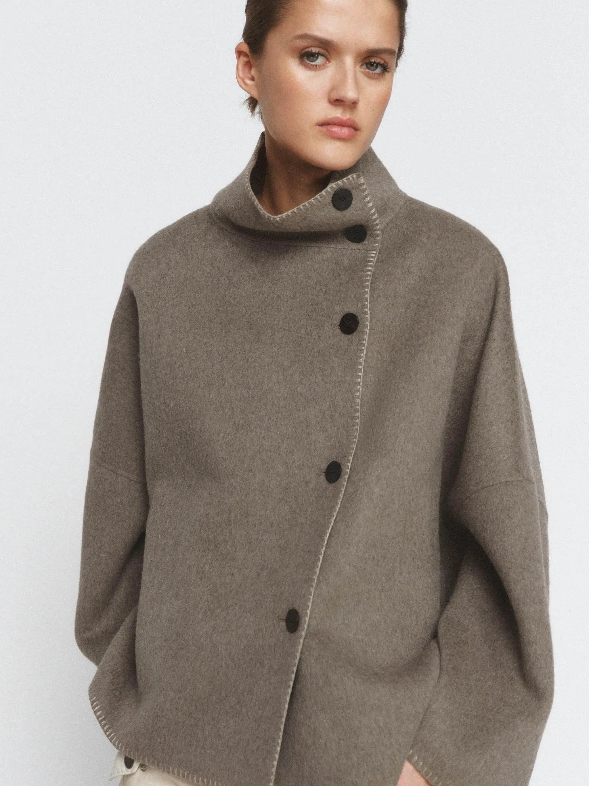 Fashionable Long Sleeve Stand Collar Jacket Women's Spring New Arrival Button Detail Stitching Design Loose Fit Commute Style
Fashionable Long Sleeve Stand Collar Jacket Women's Spring New Arrival Button Detail Stitching Design Loose Fit Commute Style