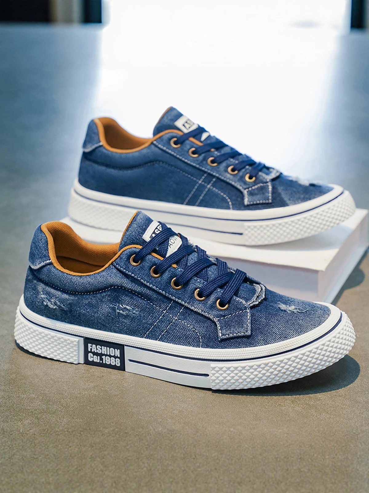 Men's Canvas Shoes Low Cut Breathable Casual Workwear Durable Slip-On round Toe Thick Bottom mid Heel Color Fashion Sne...
Men's Canvas Shoes Low Cut Breathable Casual Workwear Durable Slip-On round Toe Thick Bottom mid Heel Color Fashion Sne...