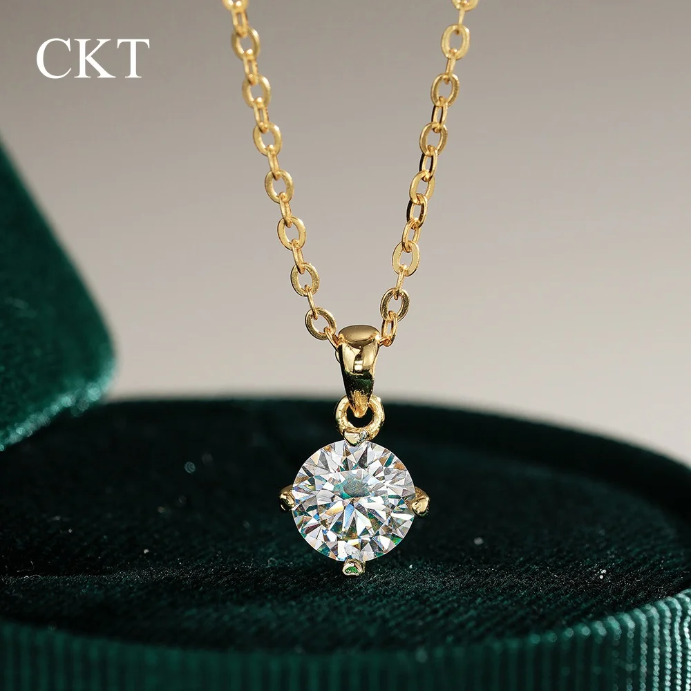CKT Classic Four-claw Pendant for Women Clavicle Chain 14K Gold 1ct Diamond Moissanite Necklace Wedding Fine Jewelry Gift
CKT Classic Four-claw Pendant for Women Clavicle Chain 14K Gold 1ct Diamond Moissanite Necklace Wedding Fine Jewelry Gift
