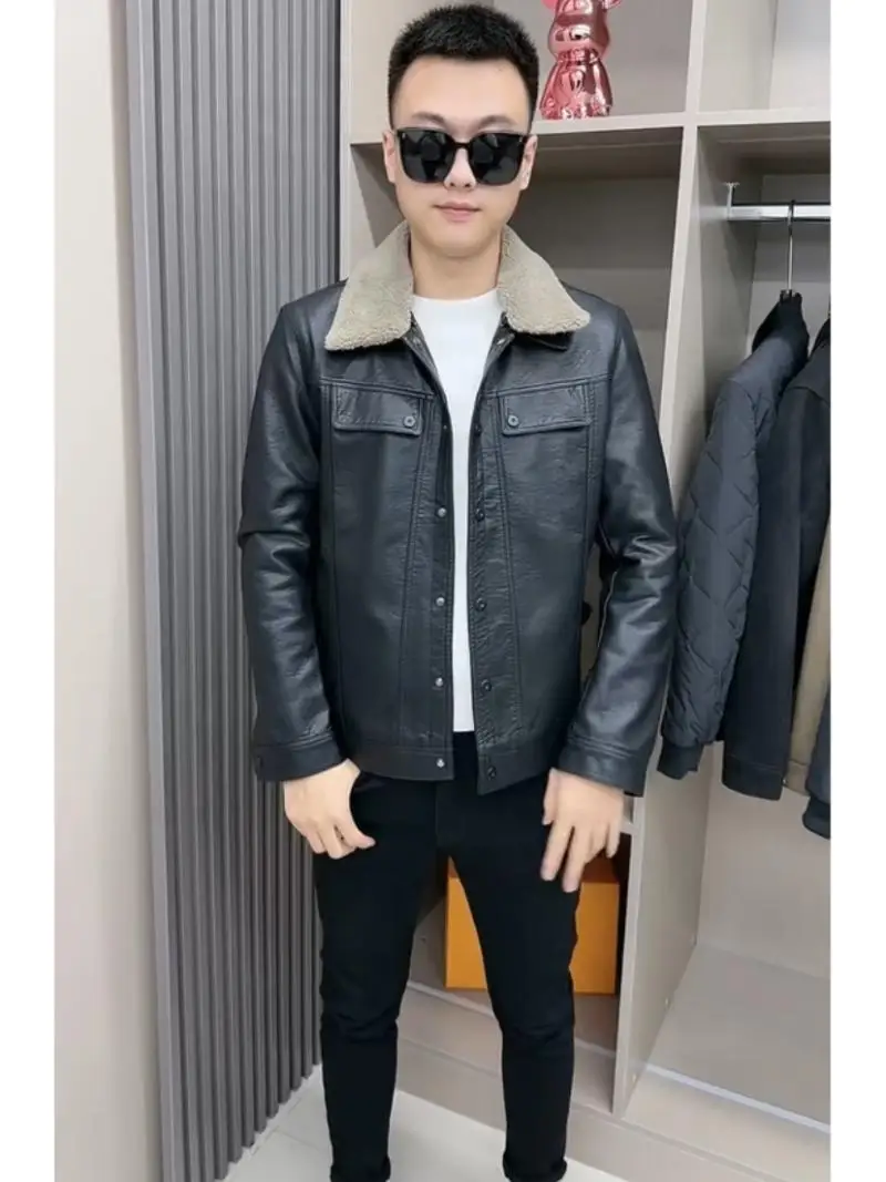 Модная мужская кожаная куртка однотонного цвета в корейском стиле с флисовой подкладкой и съемным воротником, осенняя новинка, молодежная модель
Модная мужская кожаная куртка однотонного цвета в корейском стиле с флисовой подкладкой и съемным воротником, осенняя новинка, молодежная модель