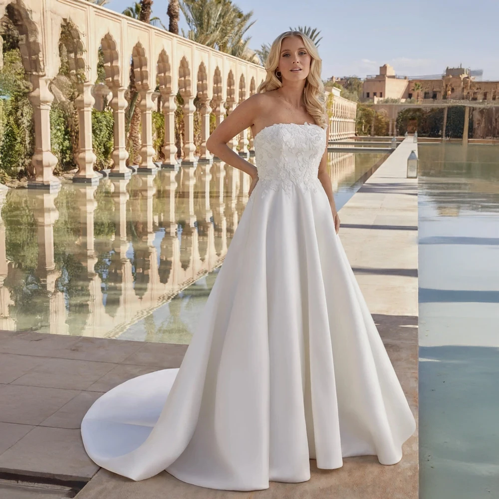 Customized Strapless Wedding Dress Satin A Line Bridal Dress With Lace Appliques And Court Train Luxury Bridal Gown For Church
Customized Strapless Wedding Dress Satin A Line Bridal Dress With Lace Appliques And Court Train Luxury Bridal Gown For Church