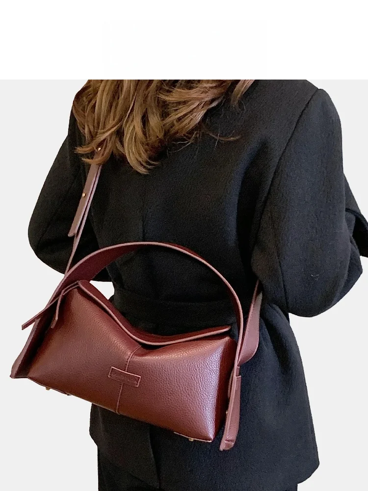 Commuter Leather Handbag the Cole Sle Single oulder Slant Cross Pillow Bag Sweet Cool Sle Soft Zipper Closure Medium Size
Commuter Leather Handbag the Cole Sle Single oulder Slant Cross Pillow Bag Sweet Cool Sle Soft Zipper Closure Medium Size