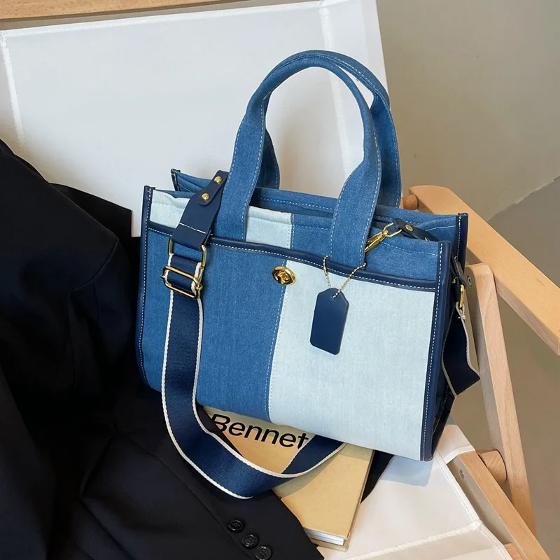 Fashion New Patchwork Denim Work and Commuting Bag Large Capacity Handbag for Women Broadband Crossbody Tote Bag Shoulder Bag
Fashion New Patchwork Denim Work and Commuting Bag Large Capacity Handbag for Women Broadband Crossbody Tote Bag Shoulder Bag