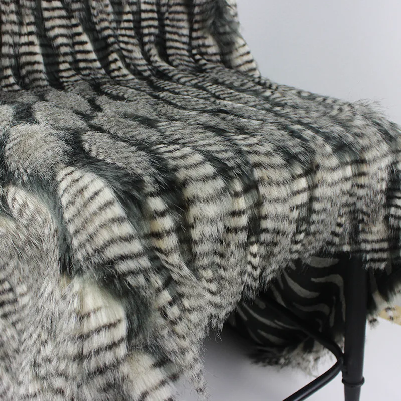 160*100cm jacquard fluffy fourrure peacock hair artificial plush faux fur fabric for coat pillow case vest fausse fourrure tissu
160*100cm jacquard fluffy fourrure peacock hair artificial plush faux fur fabric for coat pillow case vest fausse fourrure tissu