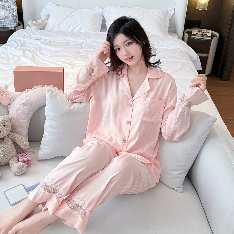 2026 Striped V Lace Spliced Pajamas Women's Early Spring Comfortable Loungewear Set
2026 Striped V Lace Spliced Pajamas Women's Early Spring Comfortable Loungewear Set
