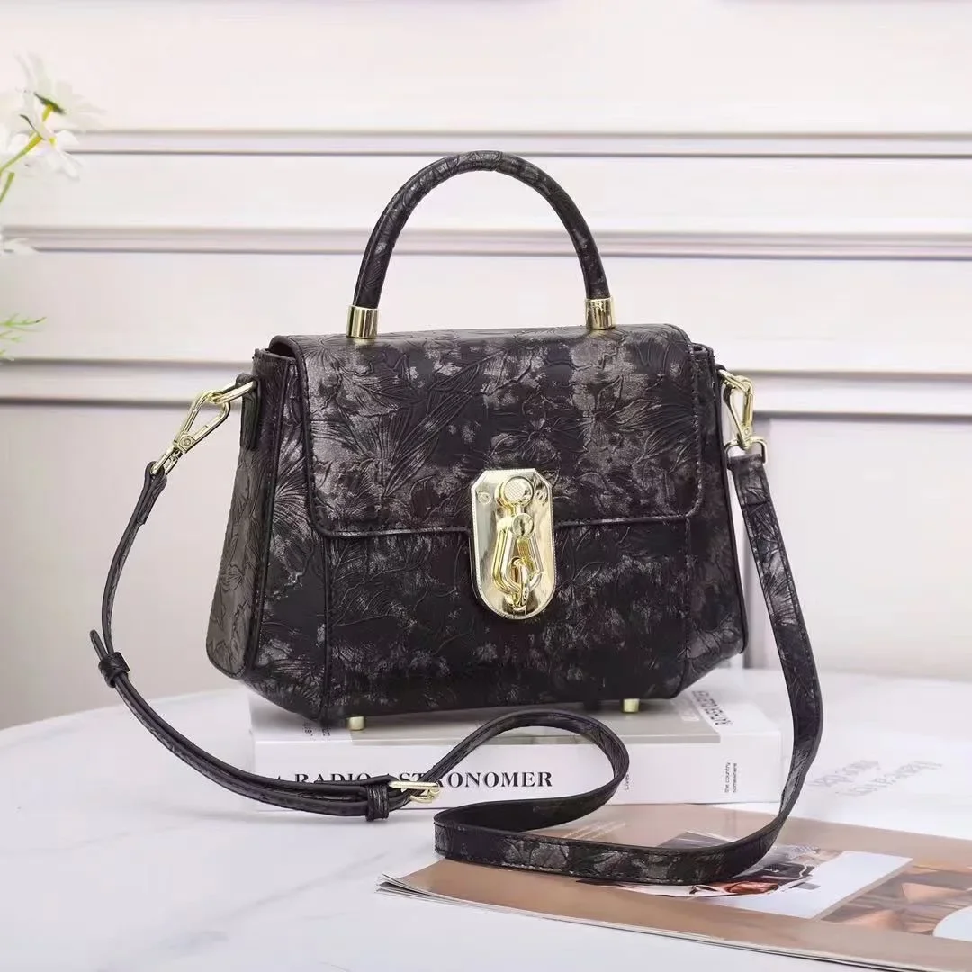 Women Handbags Purses and Luxury Designer Laser Craft Bag Versatile Commuter One Shoulder Crossbody Handbag
Women Handbags Purses and Luxury Designer Laser Craft Bag Versatile Commuter One Shoulder Crossbody Handbag