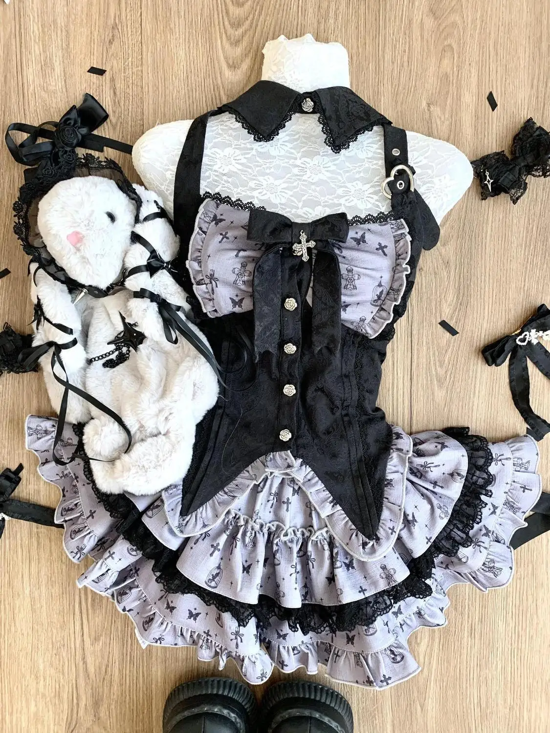 Summer New Gothic Lace Slim 2-piece Set Women Preppy Style Bow Thin Hot Girl Slash Neck Tops Vintage Y2k High-waist Short Skirt
Summer New Gothic Lace Slim 2-piece Set Women Preppy Style Bow Thin Hot Girl Slash Neck Tops Vintage Y2k High-waist Short Skirt