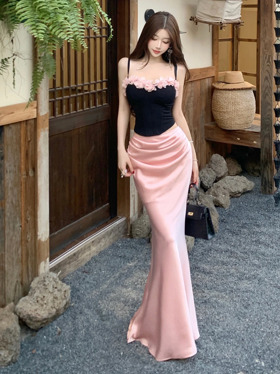 Sweet And Spicy Satin Halter Neck Vest with 3D Flower Embellishment And Bodycon Skirt Two Piece Set for Young Women
Sweet And Spicy Satin Halter Neck Vest with 3D Flower Embellishment And Bodycon Skirt Two Piece Set for Young Women