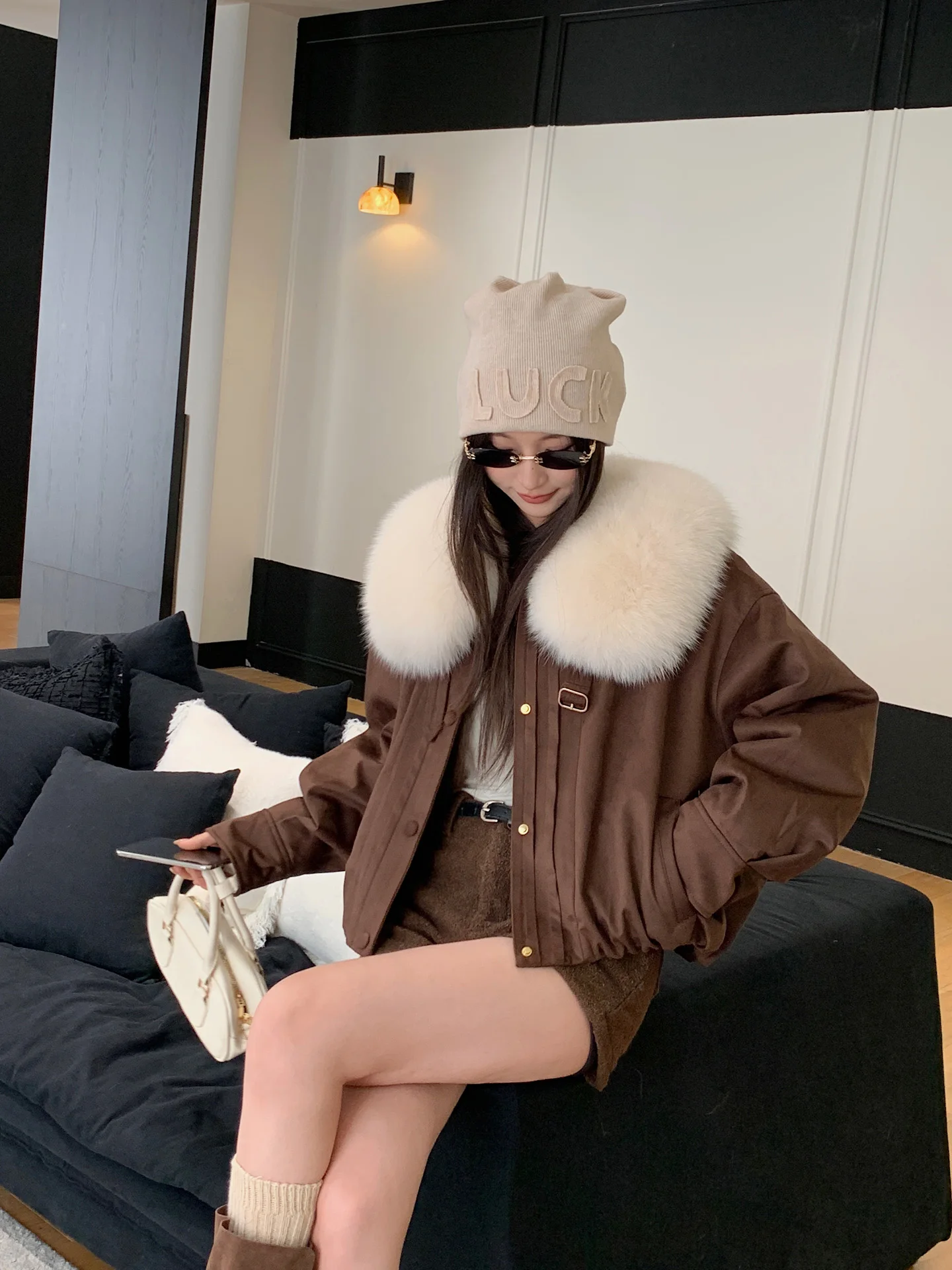 Winter 2025 New Sle Suede Parka Coat Goose down Inner Real Fur Large Fur Jaet Detachable Design Comfortable Youth Size
Winter 2025 New Sle Suede Parka Coat Goose down Inner Real Fur Large Fur Jaet Detachable Design Comfortable Youth Size