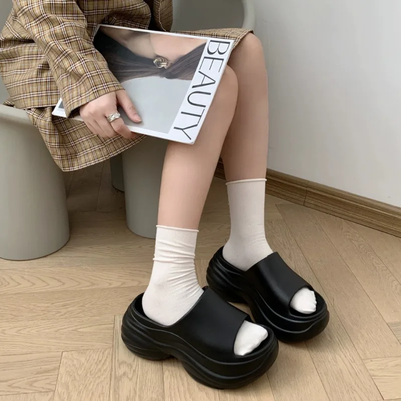1 Pair Summer Fashionable Home Slippers Thick-soled Flip Flops For Outdoor Wear Height-enhancing Non-slip Sandals for Women
1 Pair Summer Fashionable Home Slippers Thick-soled Flip Flops For Outdoor Wear Height-enhancing Non-slip Sandals for Women