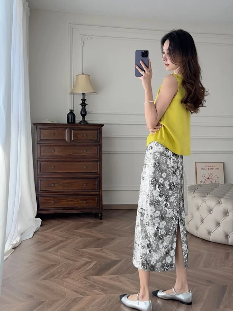 Detailed Sequined Vibrant Floral Design High Waist Fitted Medium Skirt Stylish Ethereal Women Garment Graceful Party
Detailed Sequined Vibrant Floral Design High Waist Fitted Medium Skirt Stylish Ethereal Women Garment Graceful Party