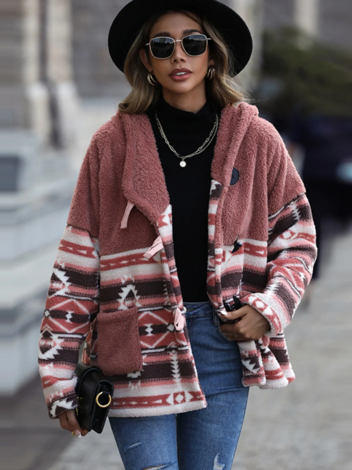 Двустороннее женское пальто с капюшоном для осени и зимы, новое, с пуговицами, модное и легкое верхнее одеяние
Двустороннее женское пальто с капюшоном для осени и зимы, новое, с пуговицами, модное и легкое верхнее одеяние