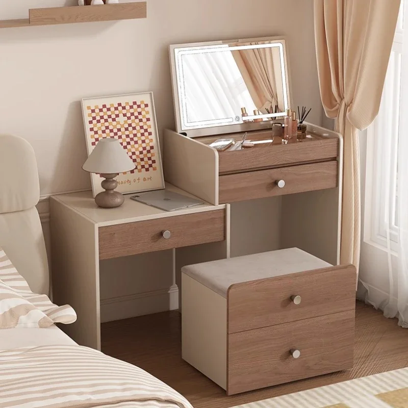 Современный туалетный столик-комод с выдвижными ящиками и скрытым отсеком для хранения
Современный туалетный столик-комод с выдвижными ящиками и скрытым отсеком для хранения