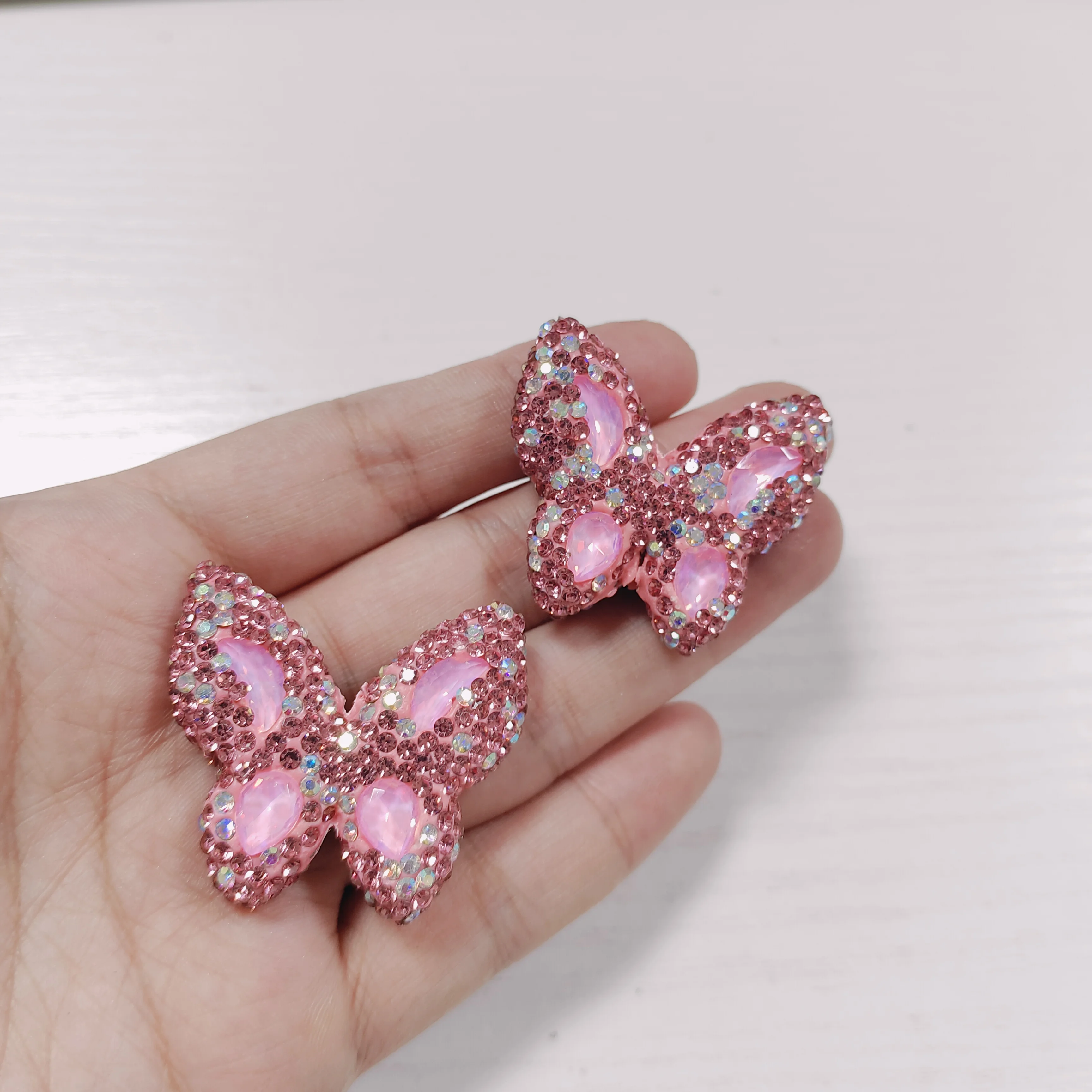 2pcs Glitter Butterfly Diamonds Shiny Ab Color Rhinestone Decorations 3d Diy Junk Phone Case Laptop Jewelry Bracelet Ornament
2pcs Glitter Butterfly Diamonds Shiny Ab Color Rhinestone Decorations 3d Diy Junk Phone Case Laptop Jewelry Bracelet Ornament