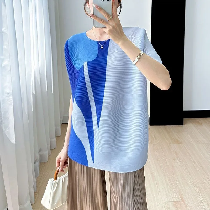 Printed T Shirt Top Women 2023 Summer High end Western Age Reducing Loose Pleated Round Neck Versatile Short Sleeve T-shirt
Printed T Shirt Top Women 2023 Summer High end Western Age Reducing Loose Pleated Round Neck Versatile Short Sleeve T-shirt