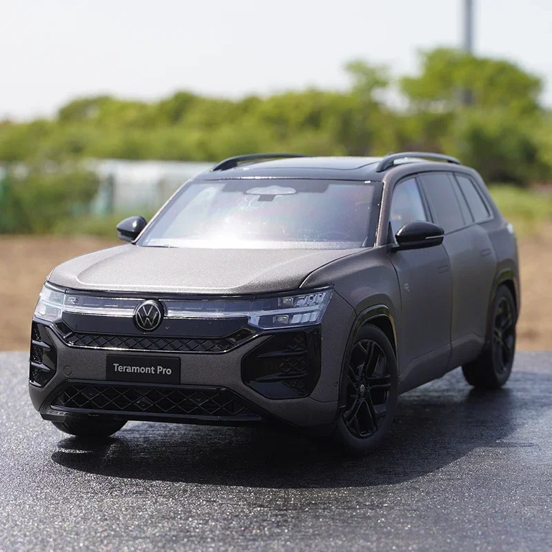 Diecast 1:18 Scale Teramont Pro 2025 SUV Vehicle Simulation Alloy Car Model Toy Collectible Ornaments
Diecast 1:18 Scale Teramont Pro 2025 SUV Vehicle Simulation Alloy Car Model Toy Collectible Ornaments
