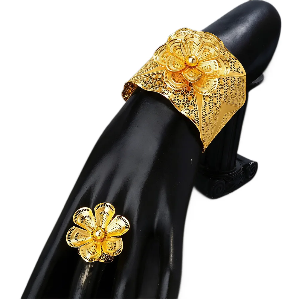 Italy Dubai New 24K Gold Plated Ring and Bracelet Jewelry Set for Wedding Party Gifts to a Beloved 666666
Italy Dubai New 24K Gold Plated Ring and Bracelet Jewelry Set for Wedding Party Gifts to a Beloved 666666