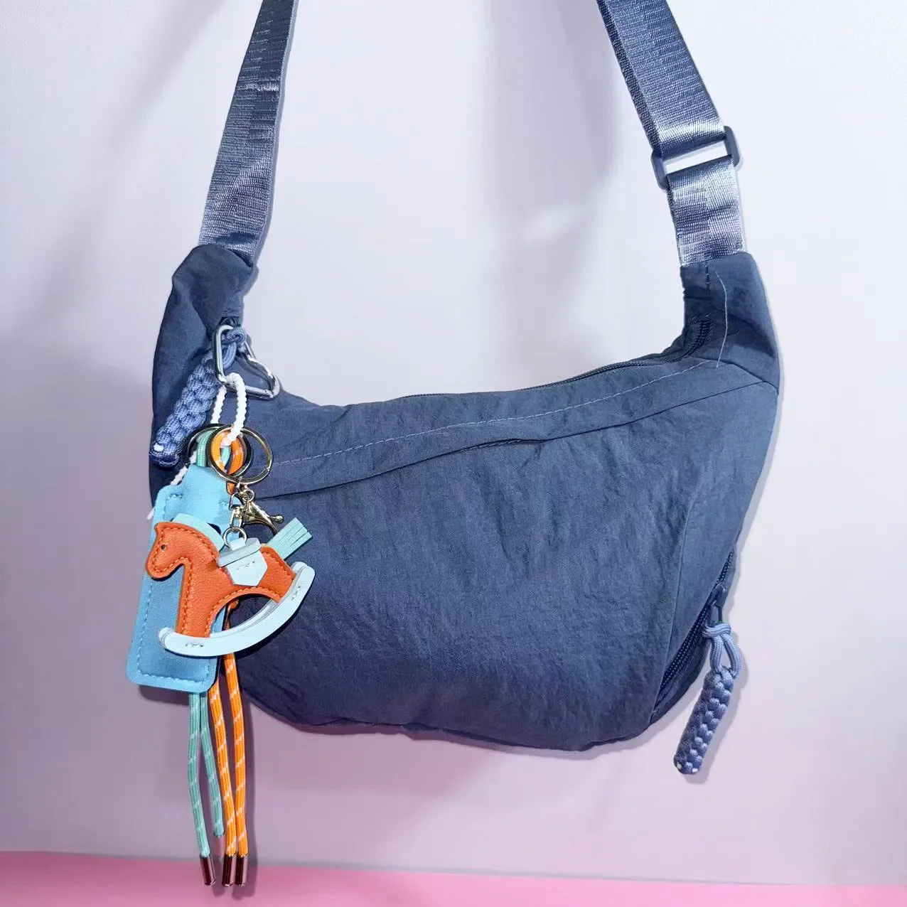 Nylon Fabric Shoulder Bag With Charms New High Capacity Women's Crossbody Messenger Bag Leisure Versatile Shoulder Hobos Bag
Nylon Fabric Shoulder Bag With Charms New High Capacity Women's Crossbody Messenger Bag Leisure Versatile Shoulder Hobos Bag
