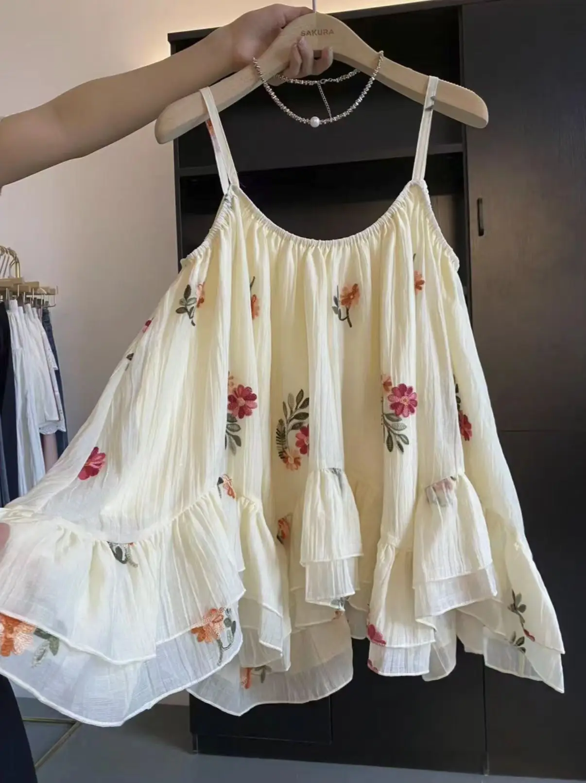 New In Embroidery Sleeveless Blouses for Women 2025 Summer Sweet Chic Tops Korean Popular Clothes
New In Embroidery Sleeveless Blouses for Women 2025 Summer Sweet Chic Tops Korean Popular Clothes
