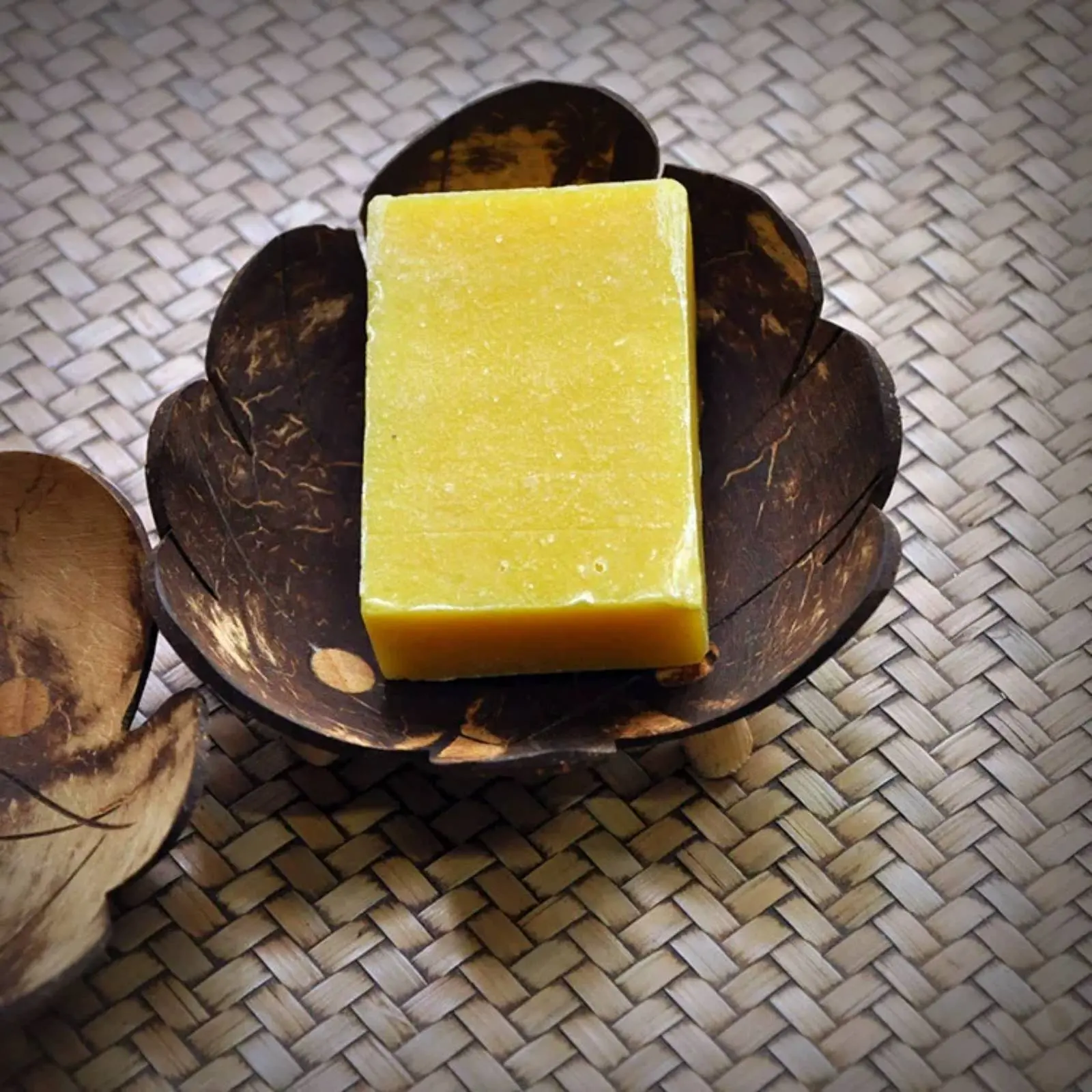 3 Pieces Coconut Shell Soap Dish Natural Material Handmade Soap Tray Bathroom Accessory Decorative for Washroom
3 Pieces Coconut Shell Soap Dish Natural Material Handmade Soap Tray Bathroom Accessory Decorative for Washroom