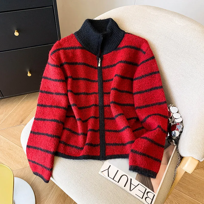Полосатый свитер на молнии контрастного цвета для женщин, новые свободные водолазки, кардиганы с длинными рукавами, пальто, модные свободные топы в ленивом стиле
Полосатый свитер на молнии контрастного цвета для женщин, новые свободные водолазки, кардиганы с длинными рукавами, пальто, модные свободные топы в ленивом стиле