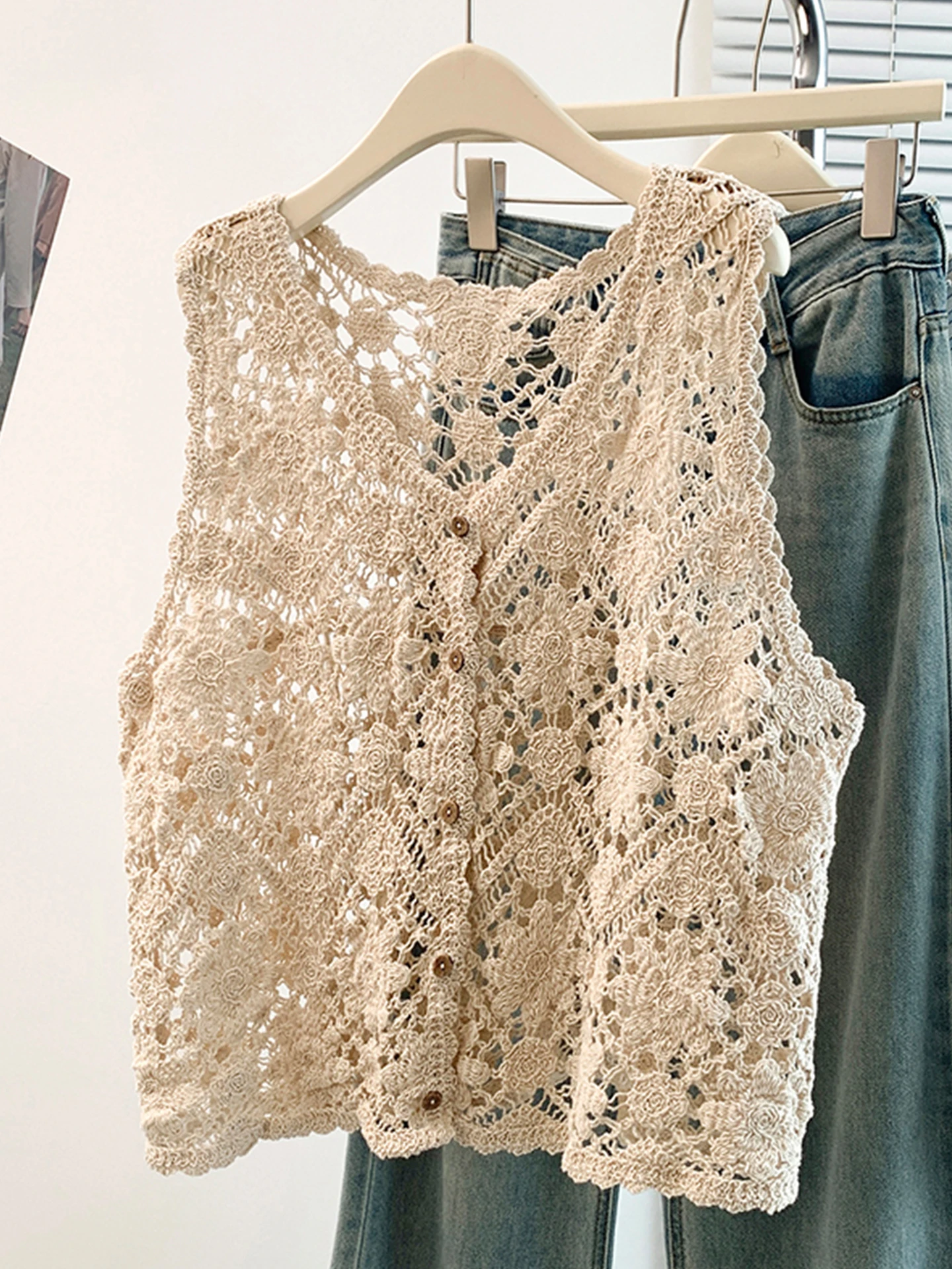 n Retro Hooked Flower Hollow Knitted Vest Spring Summer plus Size Women's Faionable Svel oulder Pad Vest
n Retro Hooked Flower Hollow Knitted Vest Spring Summer plus Size Women's Faionable Svel oulder Pad Vest