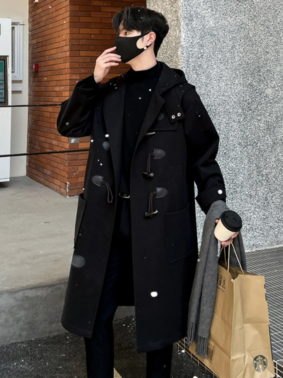 Мужское шерстяное пальто с капюшоном и пуговицами из рога, длинное, для осени и зимы, теплое, повседневное, высококачественное, модный бренд
Мужское шерстяное пальто с капюшоном и пуговицами из рога, длинное, для осени и зимы, теплое, повседневное, высококачественное, модный бренд