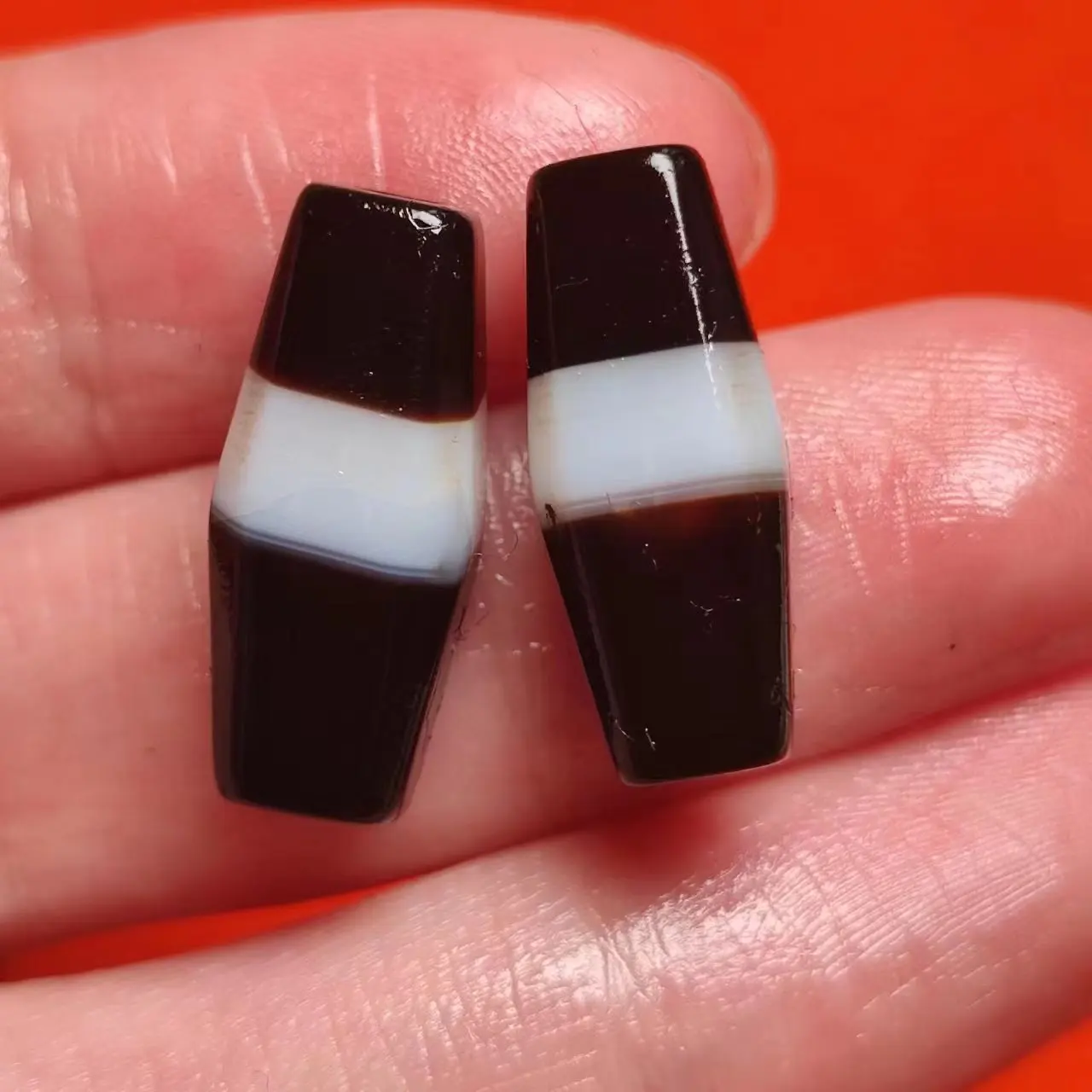 20pcs/lot Natural first-line pharmacist pattern old agate dzi Black and white lozenge Weathering lines Prayer beads Accessories
20pcs/lot Natural first-line pharmacist pattern old agate dzi Black and white lozenge Weathering lines Prayer beads Accessories