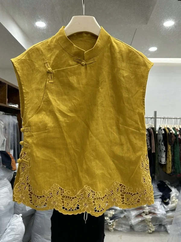 Linen Vest Women's Summer New Style Button Hollow Carving Flower Loose Fit Sleeveless Shirt Stand Collar Pure Color
Linen Vest Women's Summer New Style Button Hollow Carving Flower Loose Fit Sleeveless Shirt Stand Collar Pure Color
