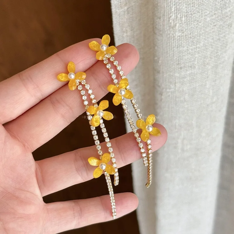Minar New Trend Yellow Color Acrylic Flower CZ Cubic Zirconia Tassel Long Drop Earrings for Women 14K Real Gold Plated Copper
Minar New Trend Yellow Color Acrylic Flower CZ Cubic Zirconia Tassel Long Drop Earrings for Women 14K Real Gold Plated Copper