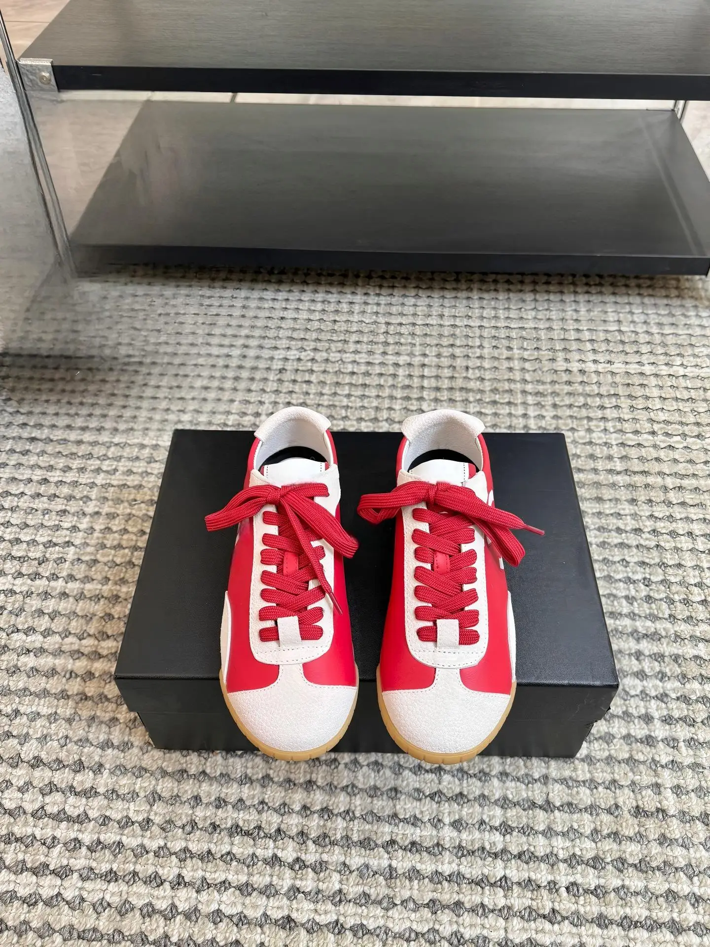 2026 New Red White Color Block Women's Casual Sneakers Flat Lace-up Retro German Training Shoes Fashion Comfortable Sports Shoes
2026 New Red White Color Block Women's Casual Sneakers Flat Lace-up Retro German Training Shoes Fashion Comfortable Sports Shoes