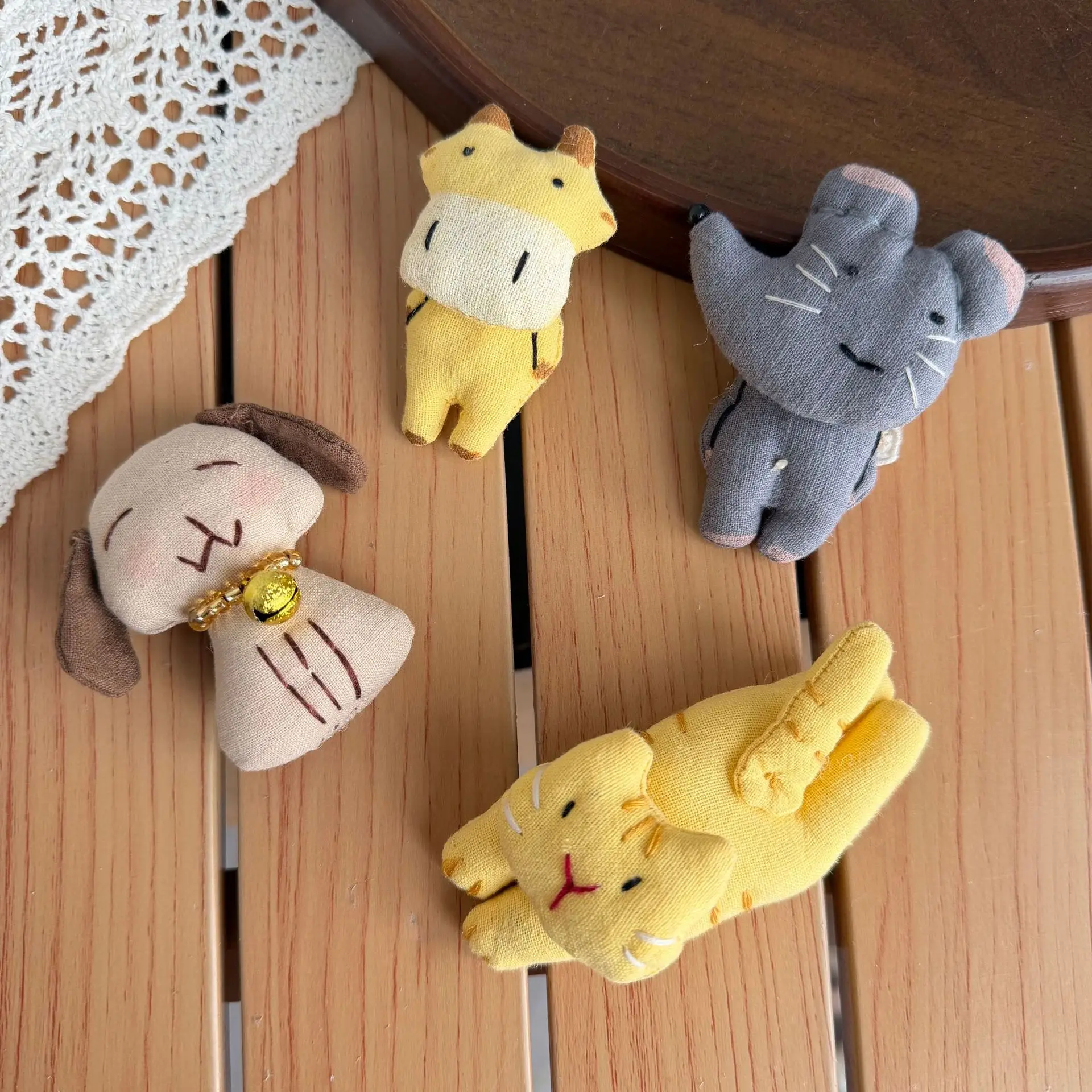 3D Fabric Forest Cat Calf Dog Brooch Pin Handmade Cute Cartoon for Bag Shoes Hat Embellishment Premium
3D Fabric Forest Cat Calf Dog Brooch Pin Handmade Cute Cartoon for Bag Shoes Hat Embellishment Premium