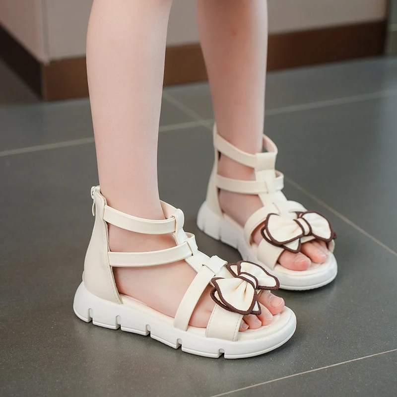 Лидер продаж, элегантные детские сандалии на плоской подошве с открытым носком и бантом, летняя модная и удобная мягкая повседневная обувь принцессы с круглым носком
Лидер продаж, элегантные детские сандалии на плоской подошве с открытым носком и бантом, летняя модная и удобная мягкая повседневная обувь принцессы с круглым носком