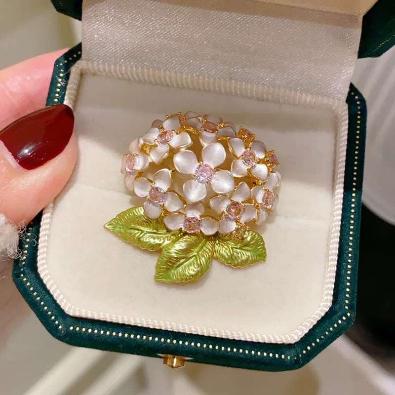 Trendy Chinese Style Flower Design Men's Women's Brooch Pins,Jewelry Accessories, Novelty Wedding Party Decoration Couple Gifts
Trendy Chinese Style Flower Design Men's Women's Brooch Pins,Jewelry Accessories, Novelty Wedding Party Decoration Couple Gifts