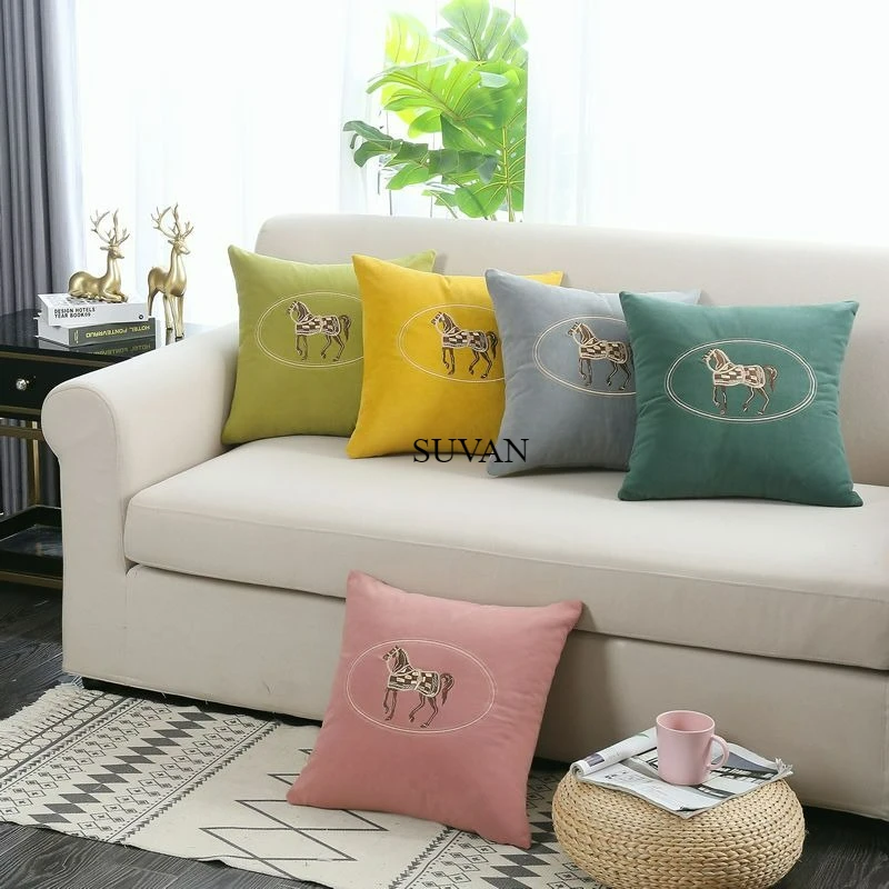 New European Luxury Hand-embroidered Pillowcase Modern Simple Horse Pattern Cushion Cover Sofa Living Room Bedside Pillow Case
New European Luxury Hand-embroidered Pillowcase Modern Simple Horse Pattern Cushion Cover Sofa Living Room Bedside Pillow Case