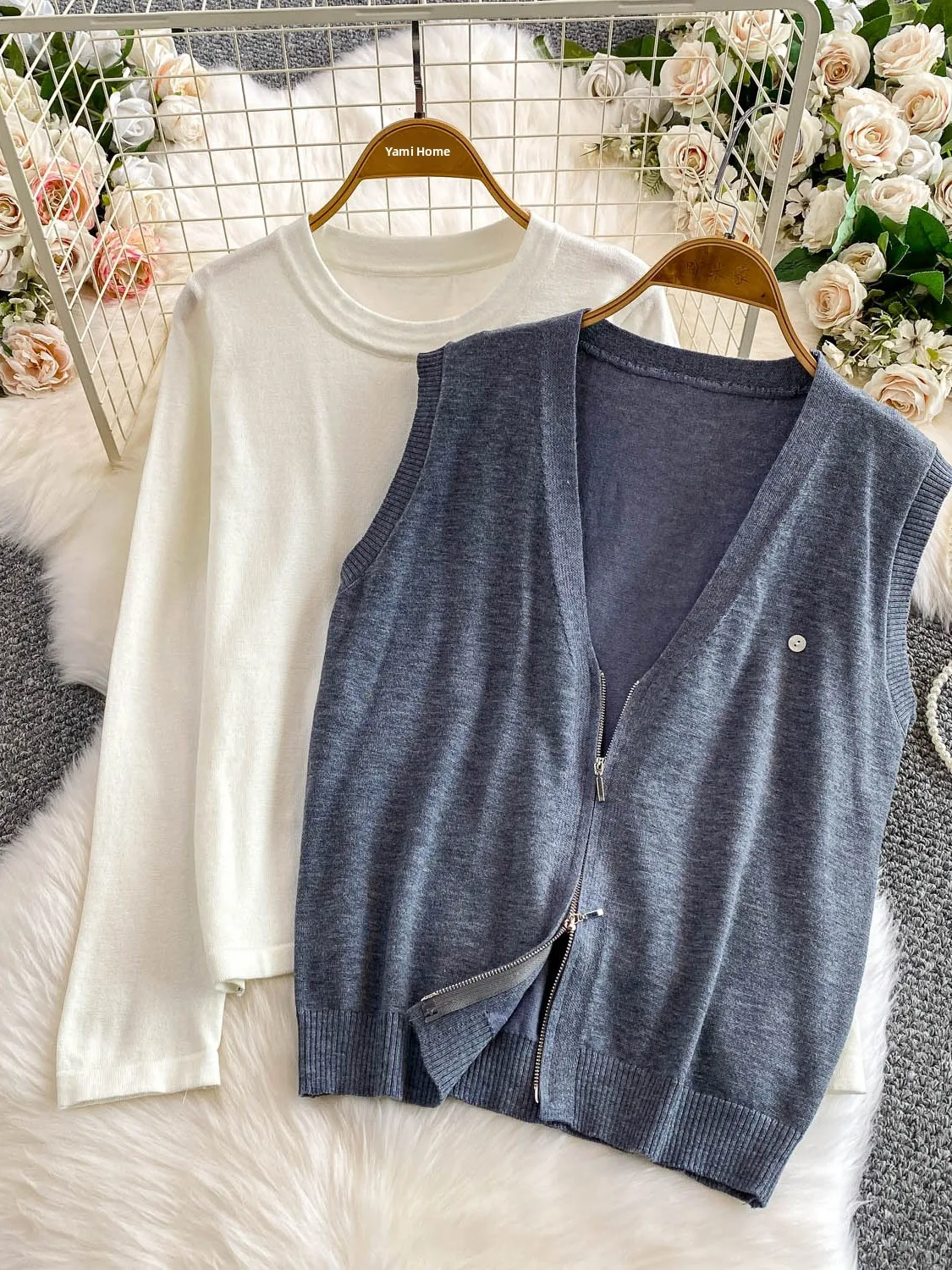 Early Autumn Outerwear Double Zipper Vest Simple Color Base Layer Knitted Top Set Women's Fashion Casual Ensemble
Early Autumn Outerwear Double Zipper Vest Simple Color Base Layer Knitted Top Set Women's Fashion Casual Ensemble