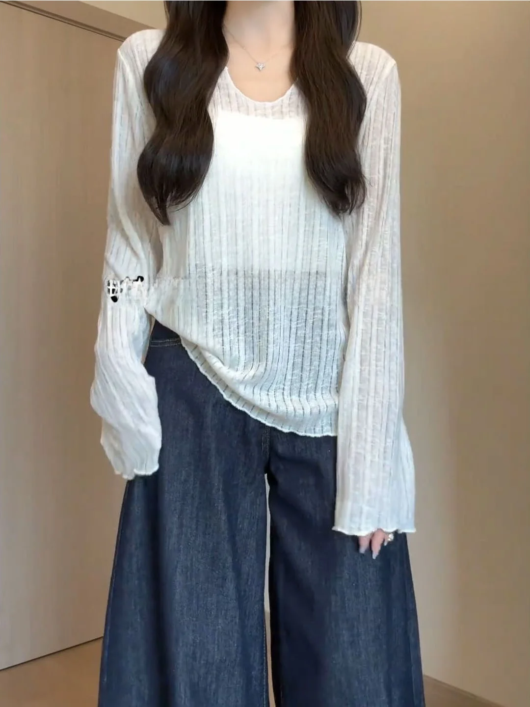 Retro V-Neck Long Sleeve T-Shirt Women's Spring Summer Thin Slimming Casual Lazy Sun Protection Cover up Standard Fit
Retro V-Neck Long Sleeve T-Shirt Women's Spring Summer Thin Slimming Casual Lazy Sun Protection Cover up Standard Fit