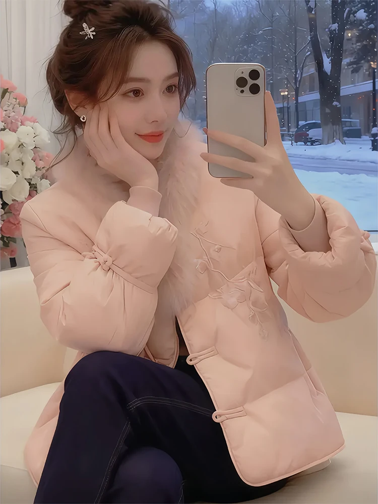 Новая китайская зимняя женская куртка-пуховик с вышивкой, розовая, из хлопка, с мехом, теплая, класса люкс
Новая китайская зимняя женская куртка-пуховик с вышивкой, розовая, из хлопка, с мехом, теплая, класса люкс